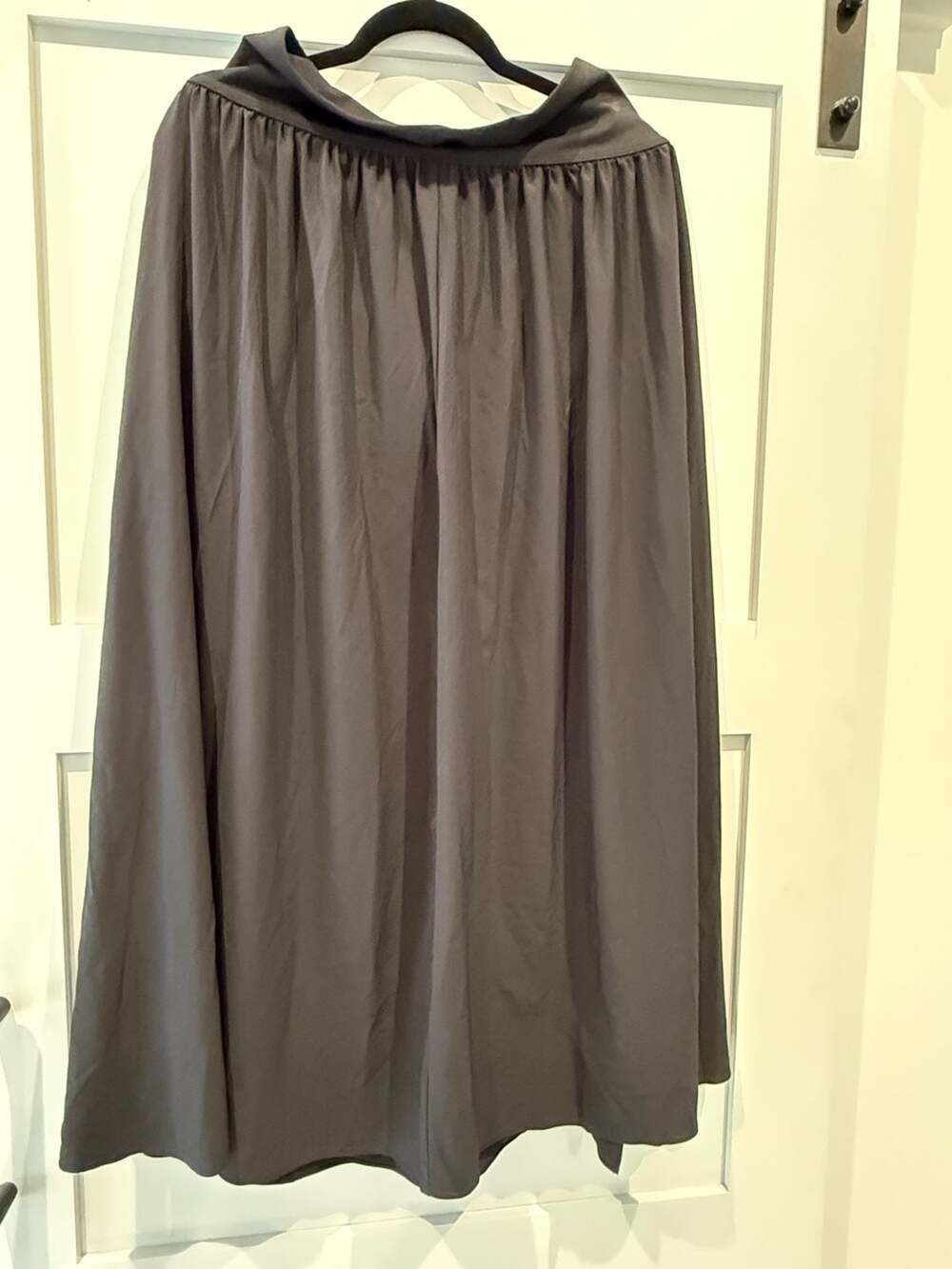 Halara High Waisted Pleated Side Slit Casual Midi Skirt Black
